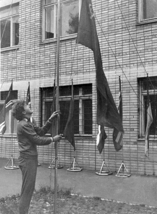 10. 1970 - подъем флага